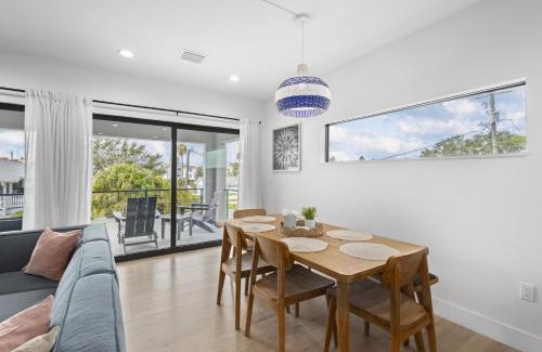 Indian Rocks Beach House | Walk2beach, Heated Salt Pool, Pool Table Gameroom