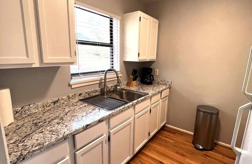 Kenilworth House | Walkable 2BR Condo Near Greenway + Mission