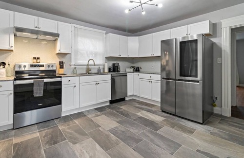 Oakley House | Walkable & Central w/1st flr bdr & bth- TVs in all rooms!