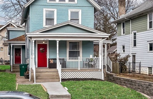 Oakley House | Walkable & Central w/1st flr bdr & bth- TVs in all rooms!