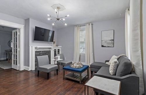 Oakley House | Walkable & Central w/1st flr bdr & bth- TVs in all rooms!