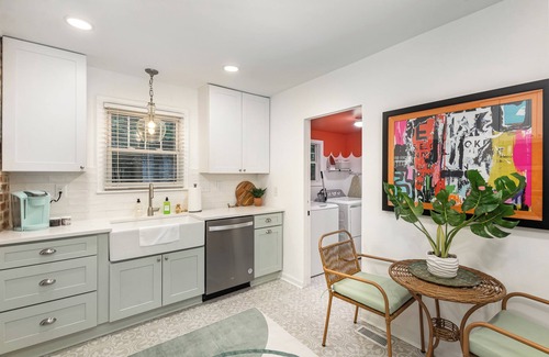 Enderly Park House | Walkable City Trendy Hideout for Foodies - 3BR-2BA