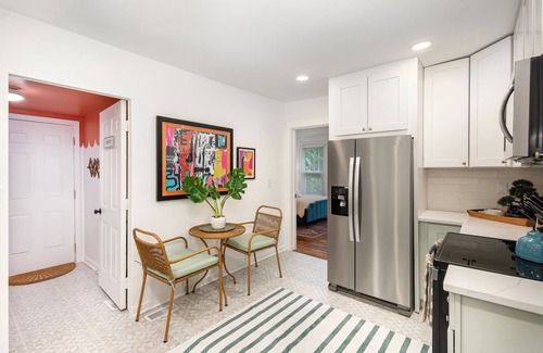 Enderly Park House | Walkable City Trendy Hideout for Foodies - 3BR-2BA