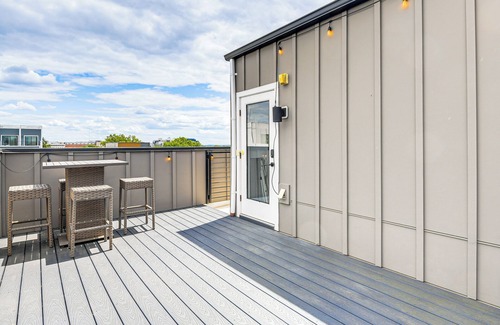 Park View Condo | Walkable Columbia Heights Condo w/Rooftop Deck!