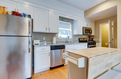 Central Business District Apartment | Walkable Downtown Apt with Game Room!