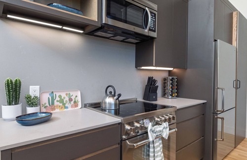 Fairmount Apartment | Walkable Loft Near Shops & Eats in Fort Worth