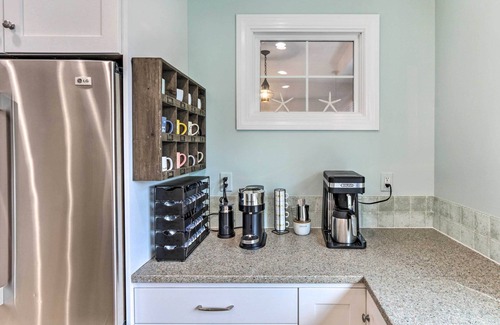 East Shore House | Walkable New Haven Retreat w/Ocean Views!