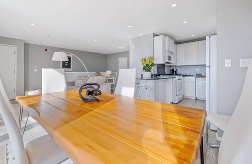 Cayucos House | Walkable ocean-view townhome with furnished balcony & firepit - dog-friendly