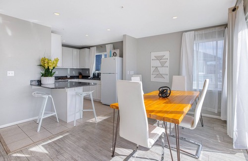 Cayucos House | Walkable ocean-view townhome with furnished balcony & firepit - dog-friendly
