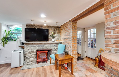 Poughkeepsie Apartment | Walkable Poughkeepsie Apartment w/Shared Yard!