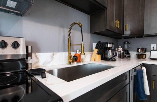 Mission Valley Apartment | Walkable - Restaurants - Large Patio - A/C