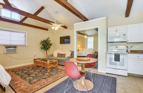 Bradenton Apartment | Walkable Studio 1 Mi to Riverwalk & Dtwn Bradenton