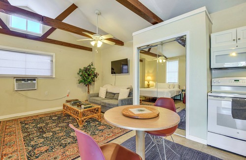 Bradenton Apartment | Walkable Studio 1 Mi to Riverwalk & Dtwn Bradenton