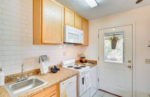 Casas Adobes Apartment | Walkable Studio w/Patio in Tucson!