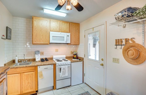 Casas Adobes Apartment | Walkable Studio w/Patio in Tucson!