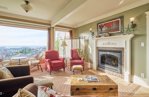Newport House | Walkable to Beach, Bayfront, Breweries
