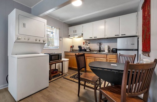 Tallahassee Apartment | Walkable to FAMU and FSU. 5 Star Location