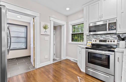Country Club Plaza Area House | Walkable to the Plaza & UMKC + Parking