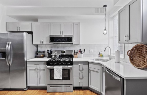 Pittsburgh House | Walkable to two of Pittsburgh's hottest neighborhoods. Free Off-Street Parking.