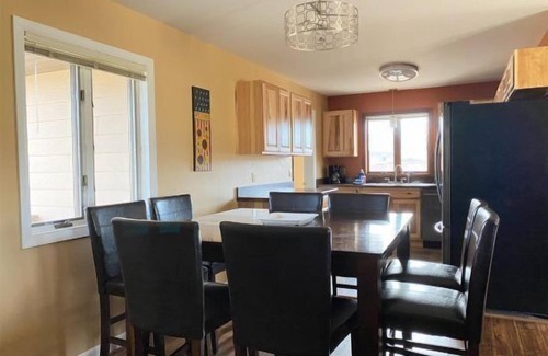Cody House | Walker's Refuge- large family home, close to river trails
