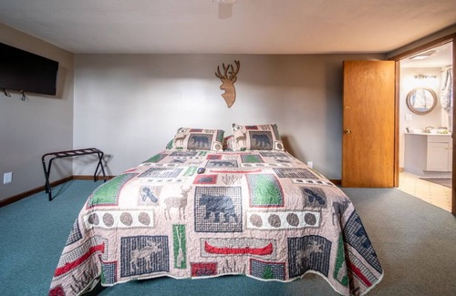 Norfork House | Walking Dis. To Pub/River/Food -Liberty Manor in Norfork, AR *FISHERMEN GETAWAY*