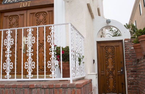 North of Montana Apartment | WALKING DISTANCE FROM FIVE STAR RESTURANTS!