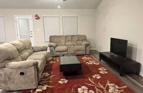 Hutto House | Walking distance from Hutto Downtown. Close to Kalahari Resot and Samsung