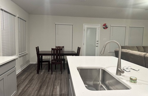 Hutto House | Walking distance from Hutto Downtown. Close to Kalahari Resot and Samsung