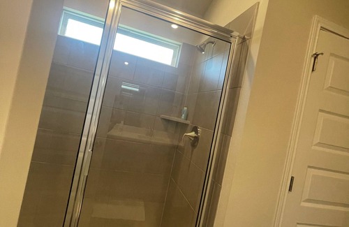 Hutto House | Walking distance from Hutto Downtown. Close to Kalahari Resot and Samsung