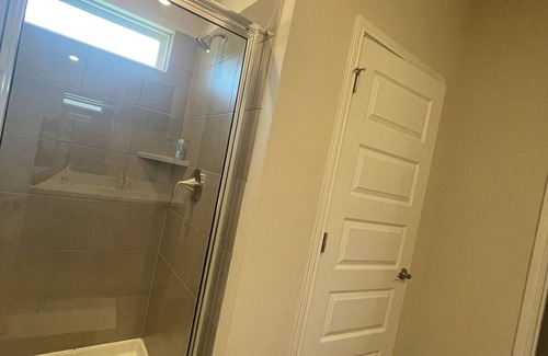 Hutto House | Walking distance from Hutto Downtown. Close to Kalahari Resot and Samsung