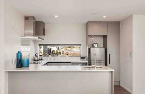 Christchurch City Centre House | Walking Distance CBD 2 Bdrms Secure Park