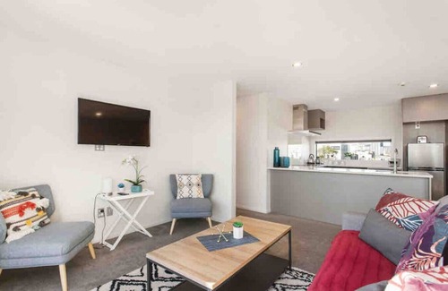 Christchurch City Centre House | Walking Distance CBD 2 Bdrms Secure Park