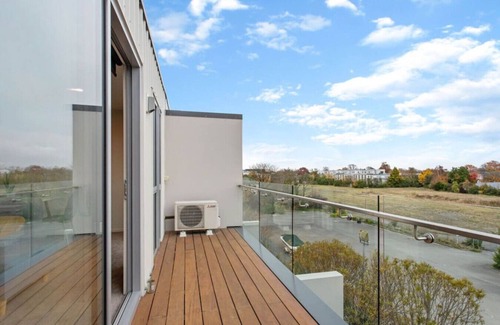 Christchurch City Centre House | Walking Distance CBD 2 Bdrms Secure Park