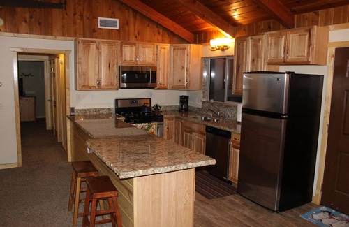 Summit Estates Cabin | Walking distance to Snow Summit!