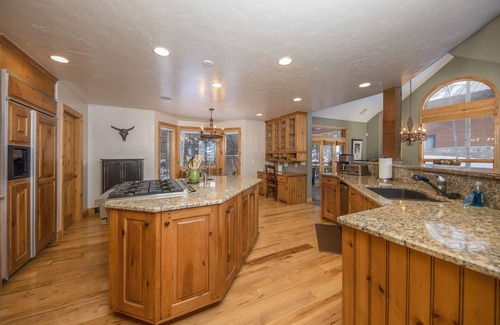 Historic District House | Walking distance to downtown Breck, stunning views, hot tub, foosball, arcade!