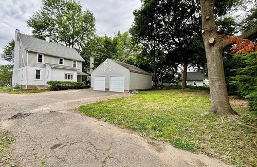Ashland House | Walking Distance to Ashland University Football, Track, and Campus Facilities!