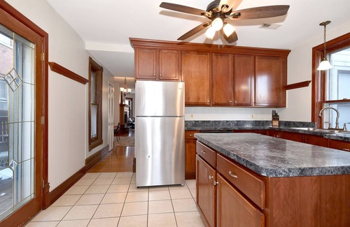Oak Park Apartment | Walking Distance to everything.
