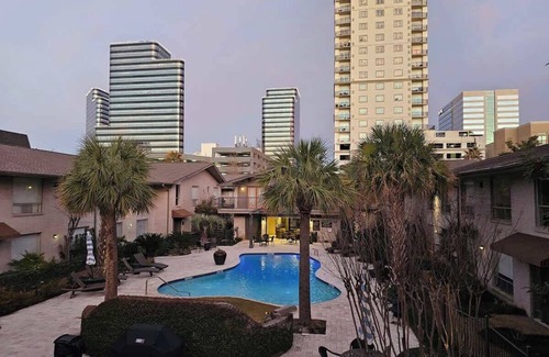 Uptown Condo | Walking Distance to Galleria Saltwater Pool 2BR 2BA