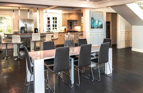 Cardiff-by-the-Sea House | WALKING DISTANCE TO SWAMI'S BEACH, BEAUTIFUL POOL, HUGE HOUSE!