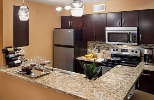 Las Vegas Resort | Walking Distance To The Iconic Vegas Sphere- Desert Club Resort- 1 Bd. Deluxe