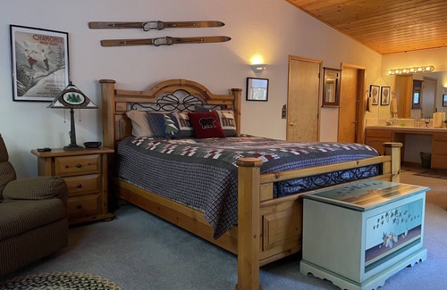 Truckee House | Walking Distance to TD Ski Hill