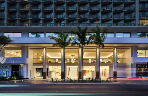 Waikiki Hotel | Walking Distance To The Beach! 3 Comfortable Units for 12!