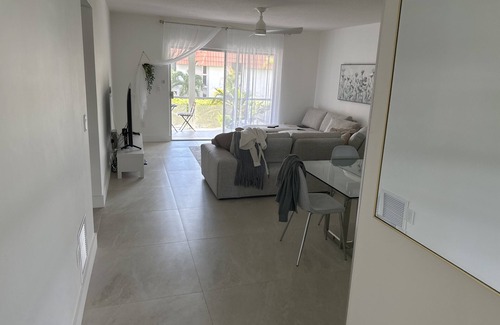 Boca Raton Condo | Walking distance to the ocean