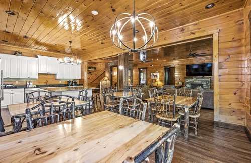 Gatlinburg Cabin | Walking Distance to Downtown Gatlinburg! Game/Theater Room, Hot Tub, Pool Access