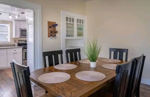 Paso Robles House | Walking distance to Downtown! Wine Country 2bd 2ba house in Paso Robles!