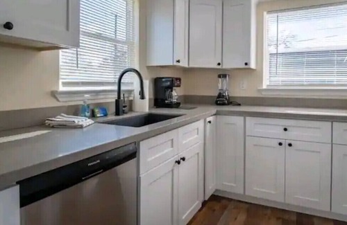 Paso Robles House | Walking distance to Downtown! Wine Country 2bd 2ba house in Paso Robles!