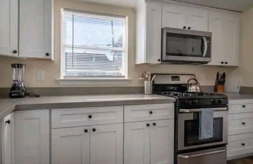Paso Robles House | Walking distance to Downtown! Wine Country 2bd 2ba house in Paso Robles!