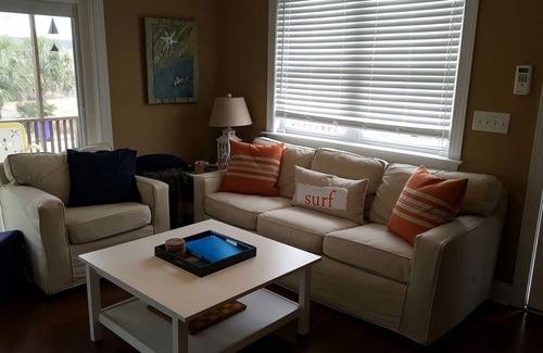 Carolina Beach Cottage | Walking Distance To Beach-Mem Day to Labor day includes an umbrella/2chairs