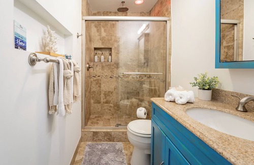 Bel Air House | Walking Distance to Beachy Paradise l Pool