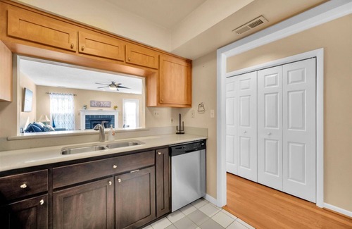 Chic's Beach House | Walking distance to the beach and restaurants!